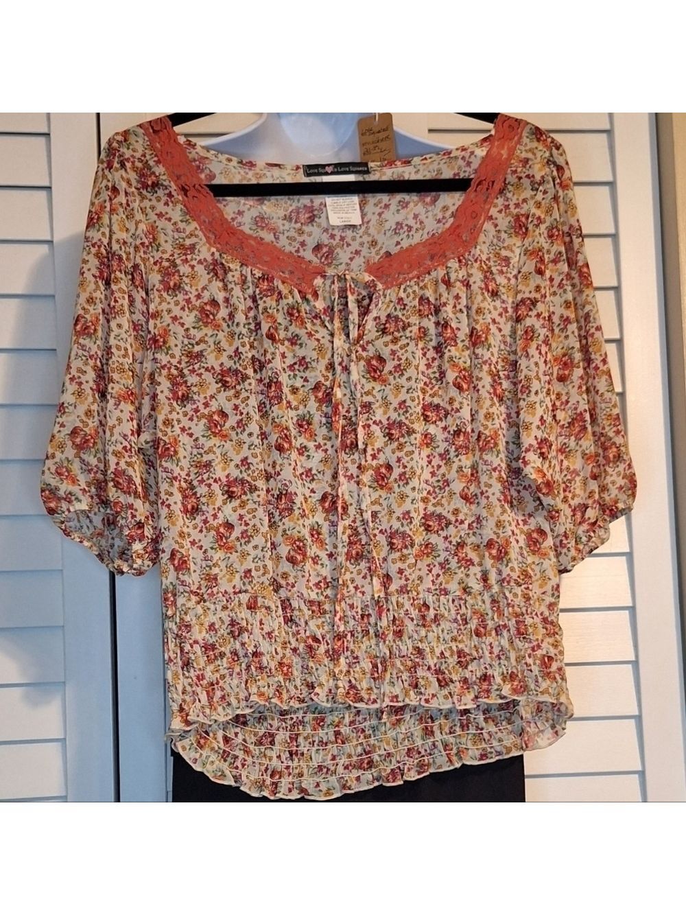 Love Squared floral Top Sz L 21ptp x 22L